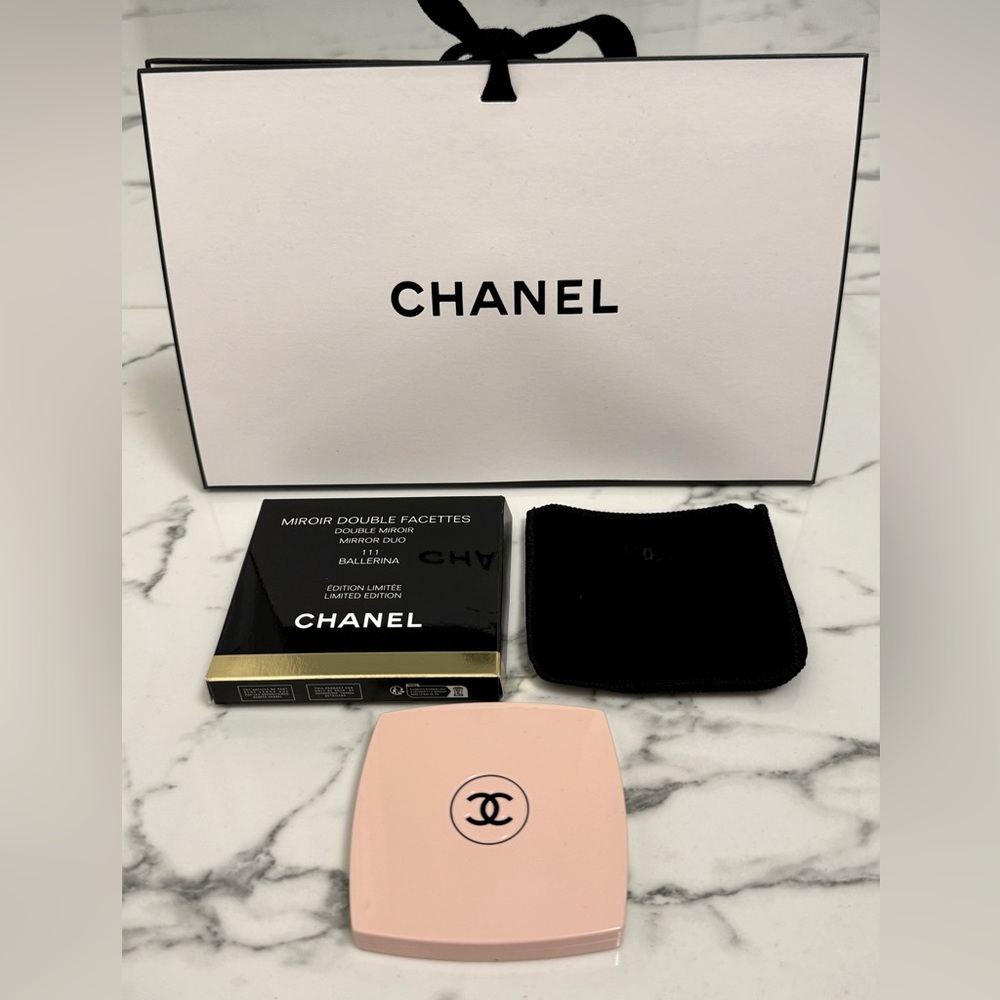 CHANEL double facettes mirror in 111 BALLERINA, NIB
